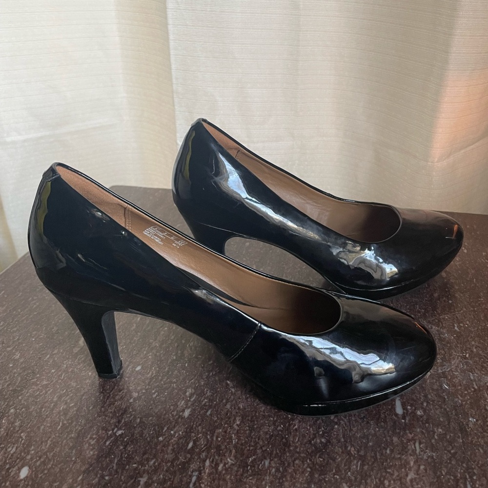 Clarks High-Heeled Comfort Patent Leather Pumps